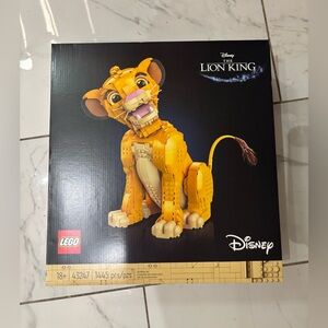 Brand New LEGO Disney Lion King Simba Set